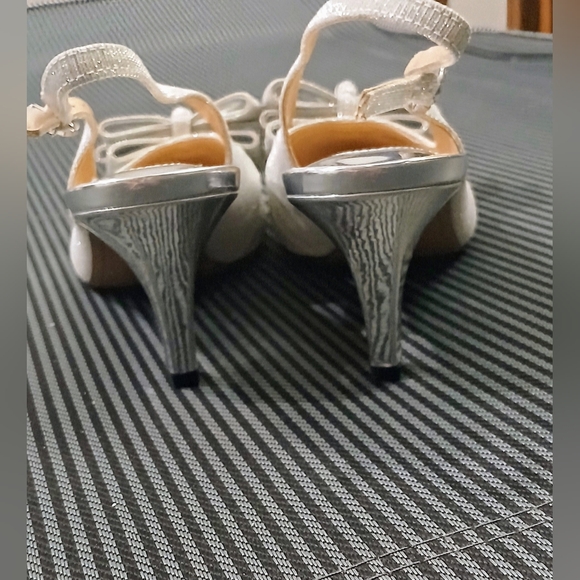 J. Renee SILVER Gabino Pointed Toe w/ BOW, Slingback Pumps *Sz 9.5* NEW, no Tags - Picture 14 of 16